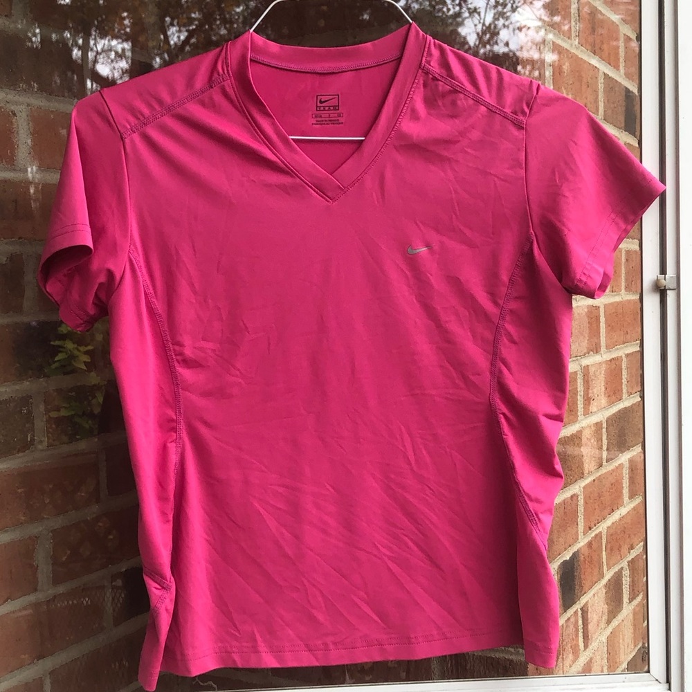 EUC Nike women’s tee
